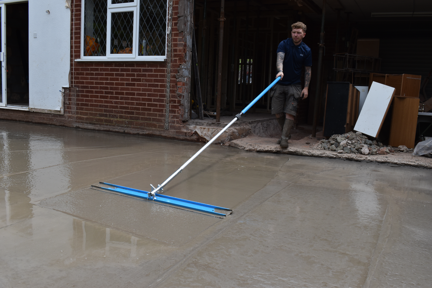 OX Pro Aluminium Bullfloat Betonverdeler 1200mm  met uitschuifbare Handgreep.png