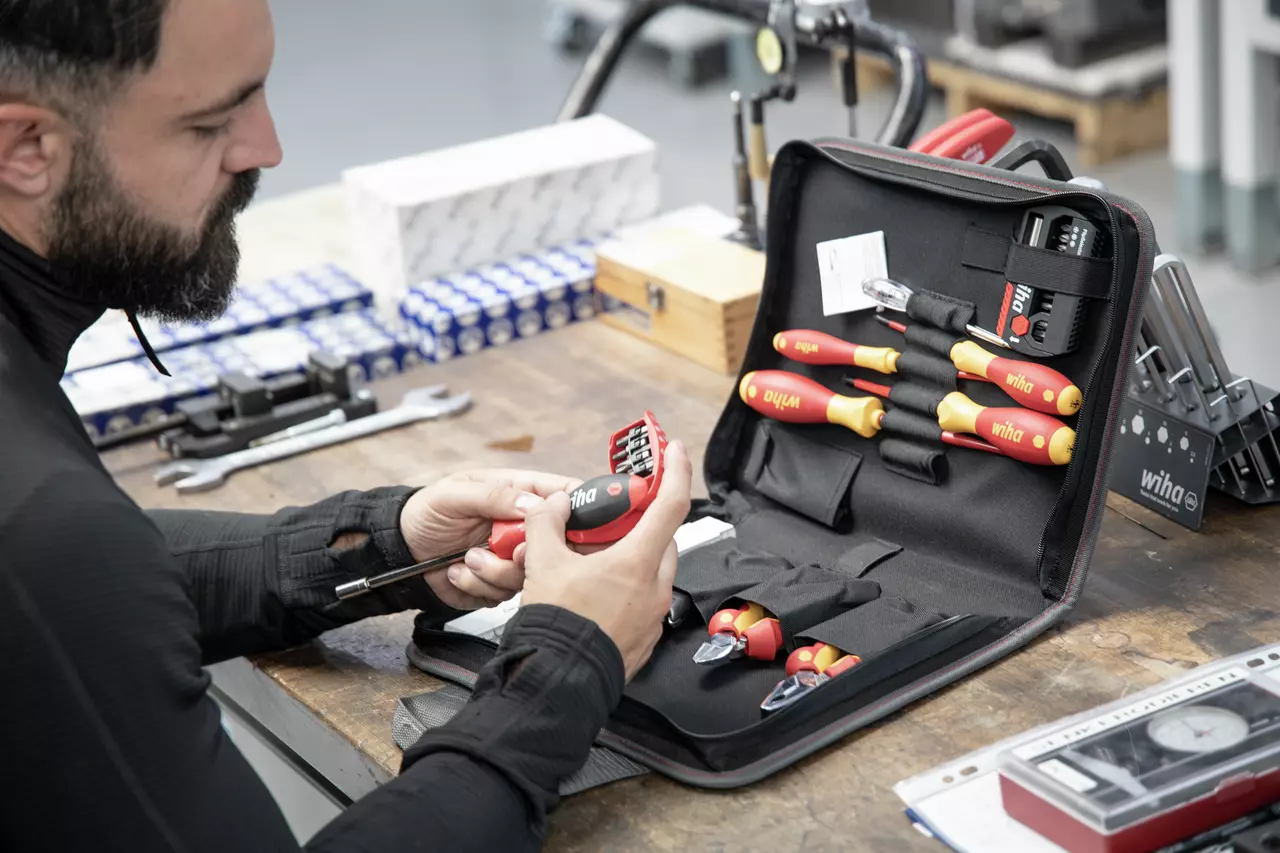 WIHA Gereedschapsset Elektricien Assorti in etui, 32-delig.png