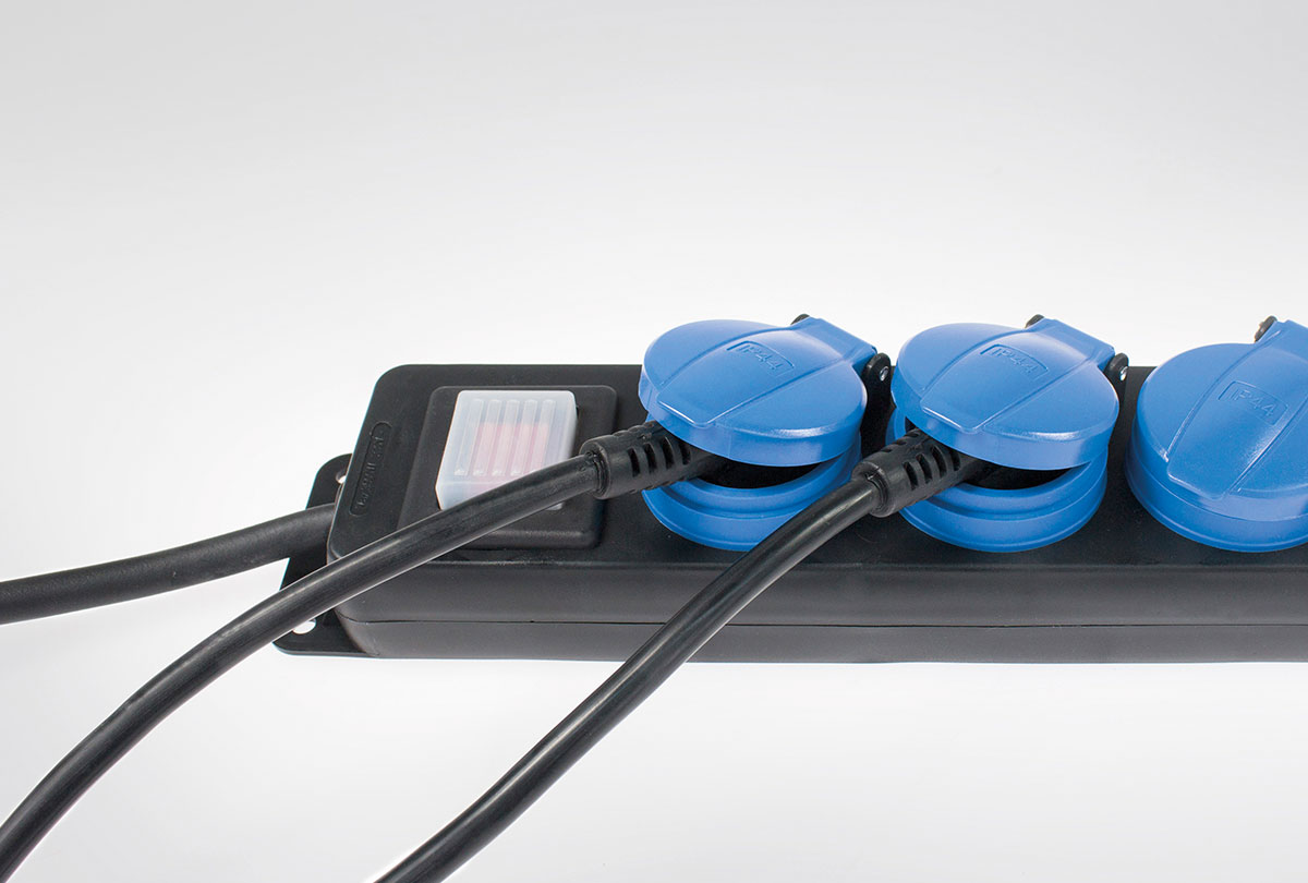 Schwabe Camping CEE Verdeeldoos 230V/16A IP44 5-voudig 3-polig met Verlengkabel H07RN-F 3G1,5 4,5m