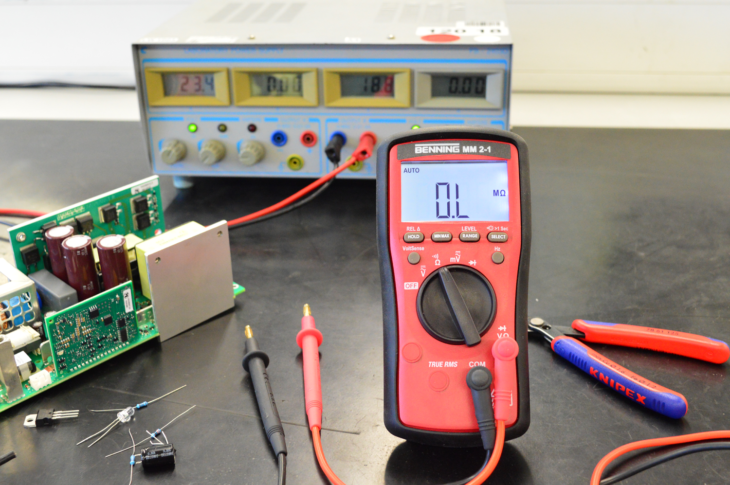BENNING MM 2-1 Digitale Multimeter TRUE RMS.png