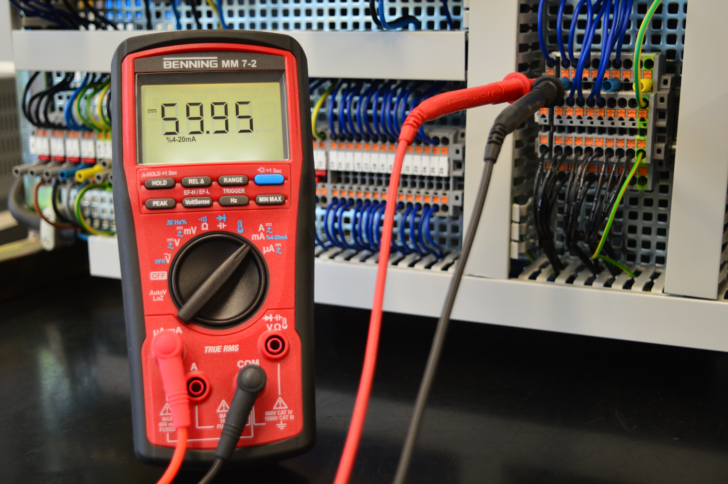 BENNING MM 7-2 Digitale Multimeter TRUE RMS.png