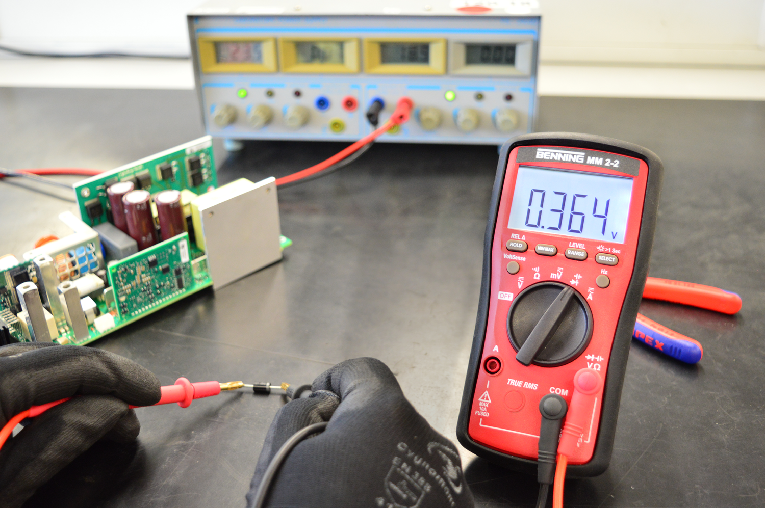 BENNING MM 2-2 Digitale Multimeter TRUE RMS.png