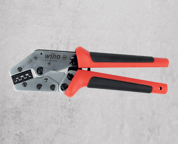 Wiha-krimptang-voor-MC4-connectoren